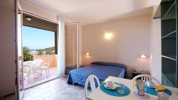 In-room safe, WiFi, bed sheets