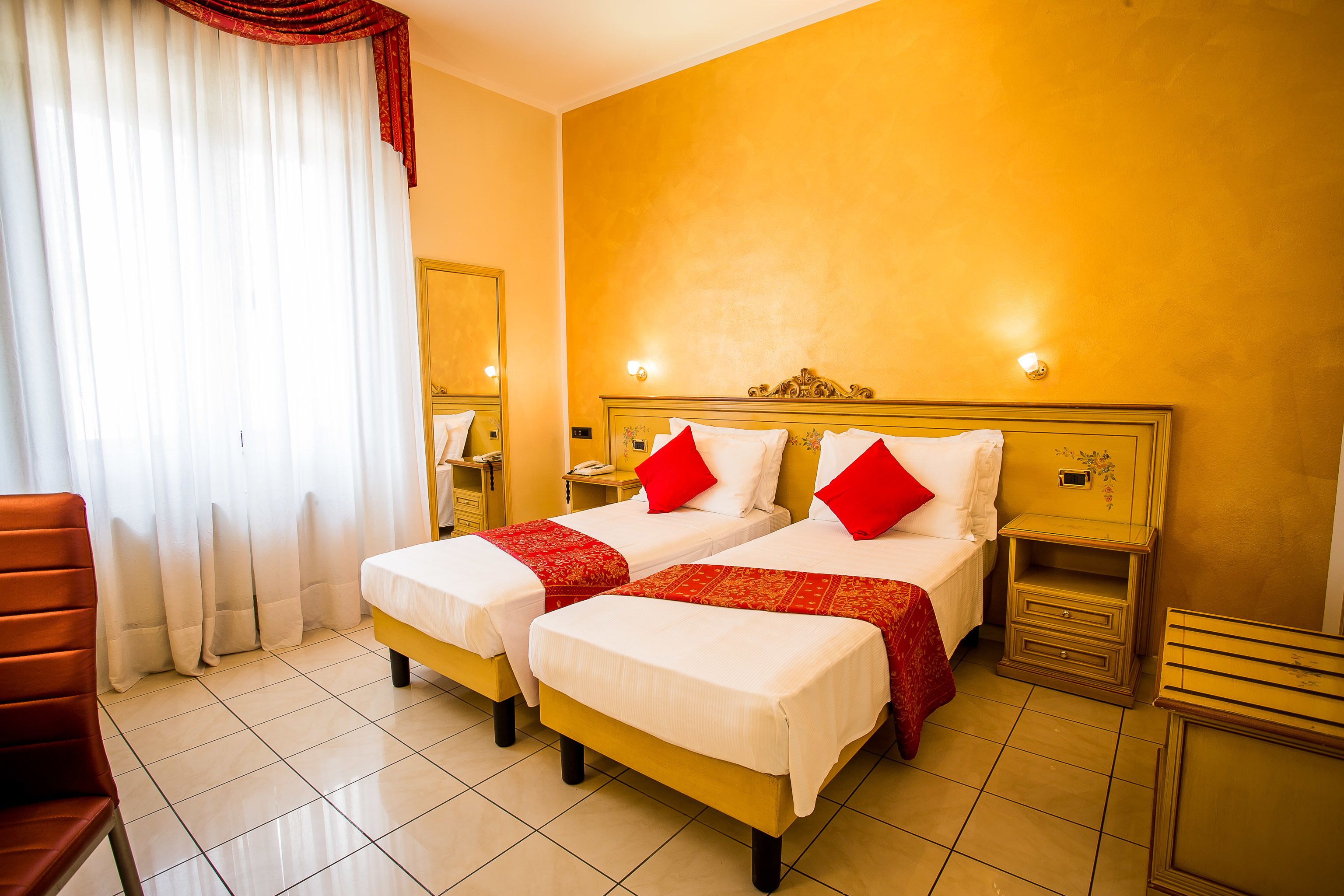 classic double or twin room | hypo-allergenic bedding, down duvets, pillow-top beds, minibar