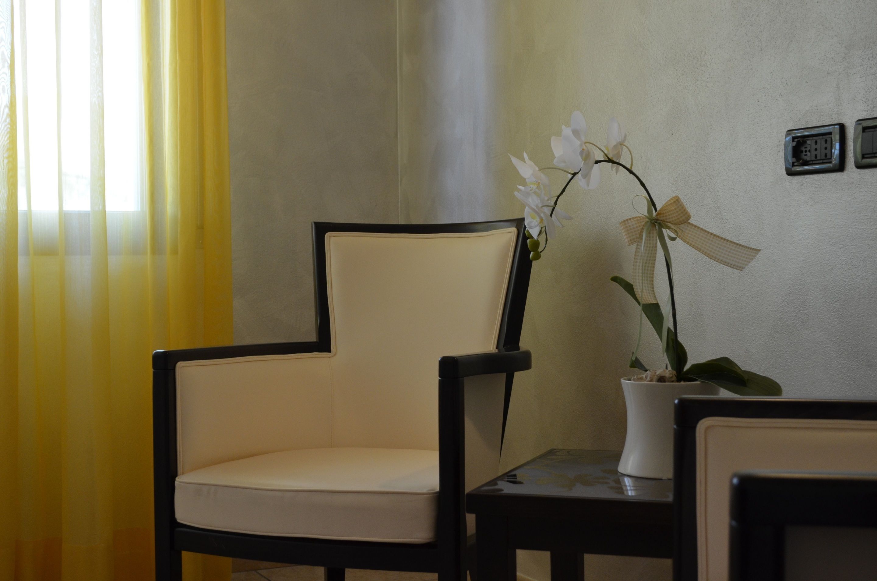 suite | living room | 32-inch lcd tv with digital channels, tv