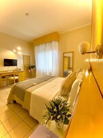 Classic Double or Twin Room, 1 Queen Bed | Hypo-allergenic bedding, down comforters, pillowtop beds, minibar