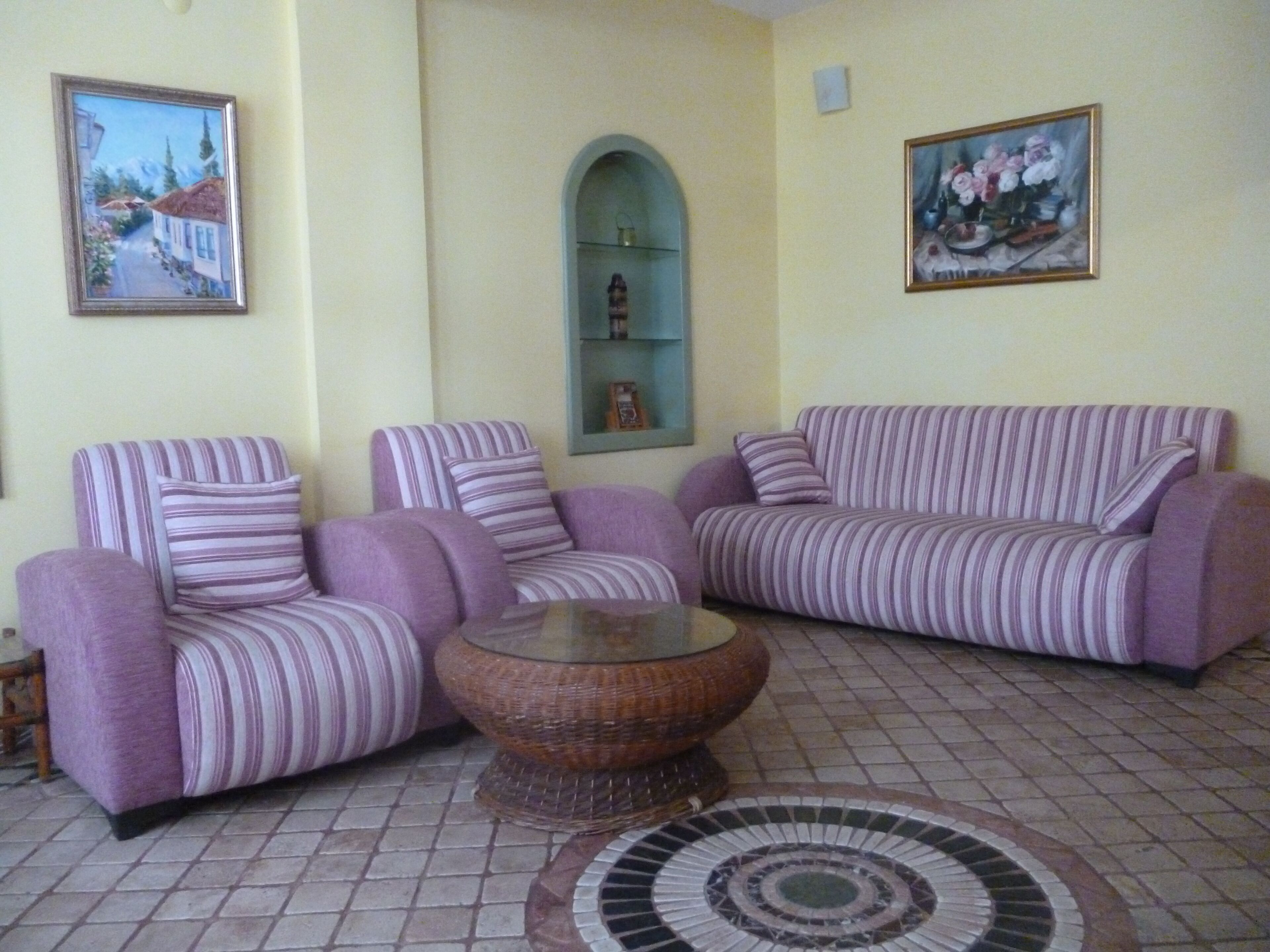 standard condo | living area | flat-screen tv, books