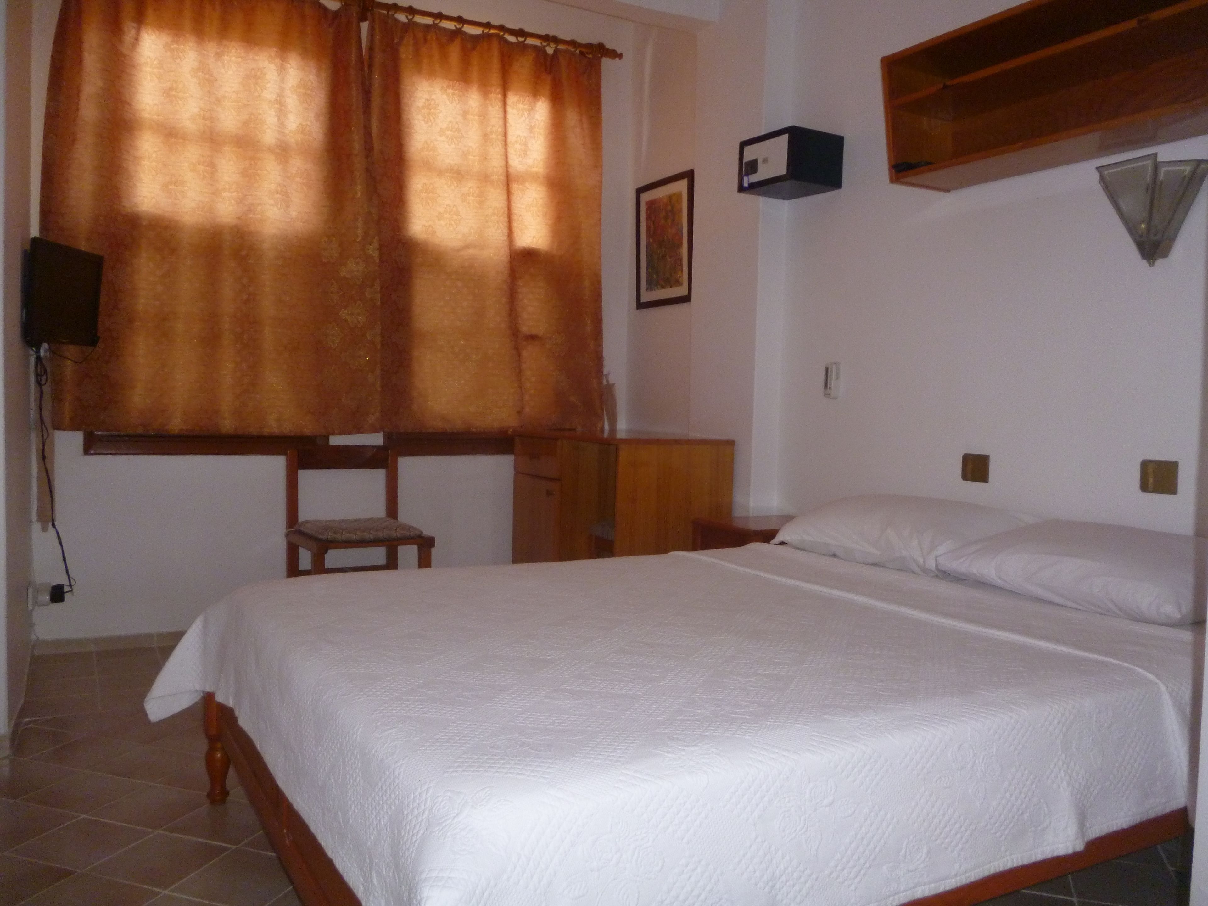 standard double room | 1 bedroom, pillow-top beds, in-room safe, iron/ironing board