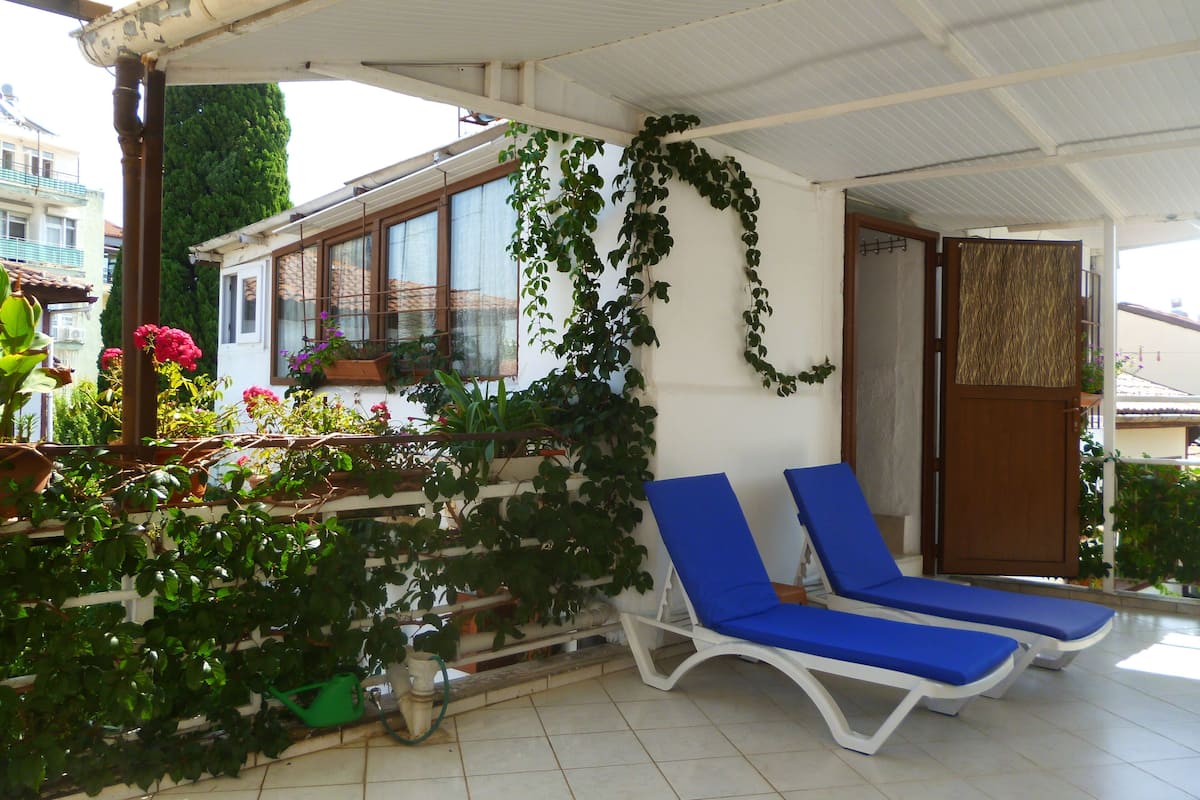 Pillowtop beds, in-room safe, iron/ironing board, bed sheets