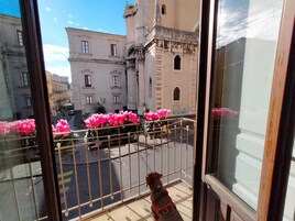 Quarto casal, sacada (External Private Bathroom) | Roupas de cama premium, camas Select Comfort, cofres nos quartos