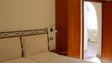 Double Room or Twin Room | Individually decorated, individually furnished, desk, iron/ironing board
