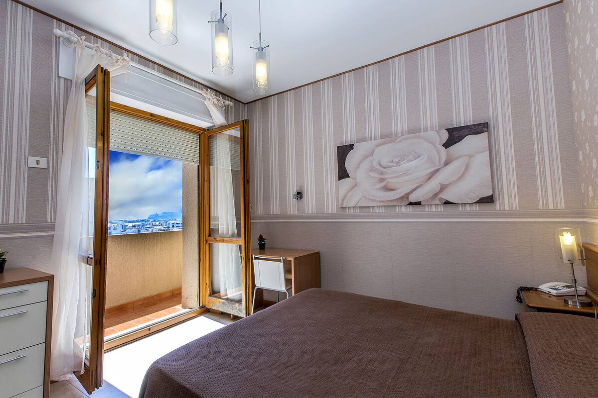 In-room safe, desk, iron/ironing board (on request)