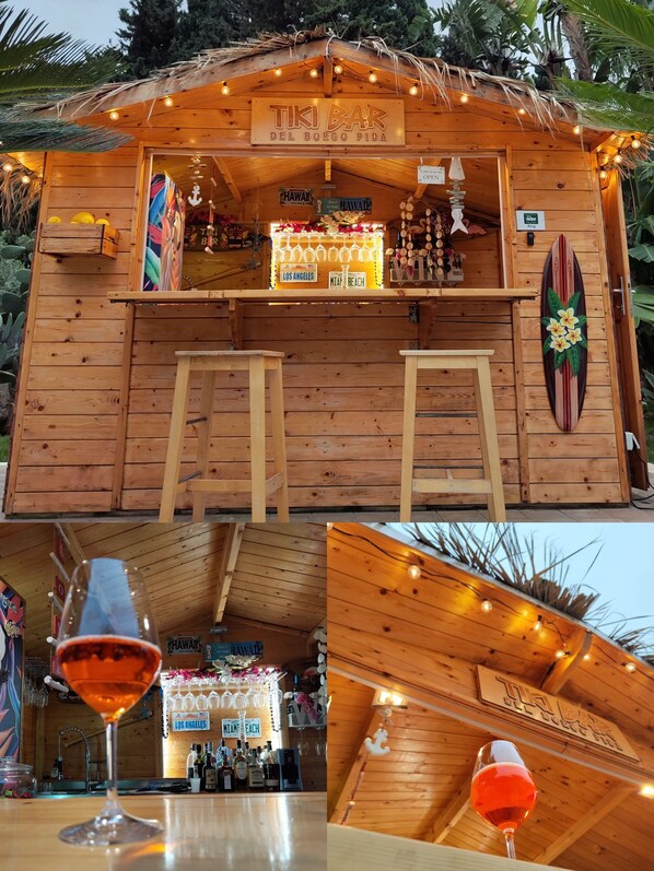 Bar en milieu de piscine