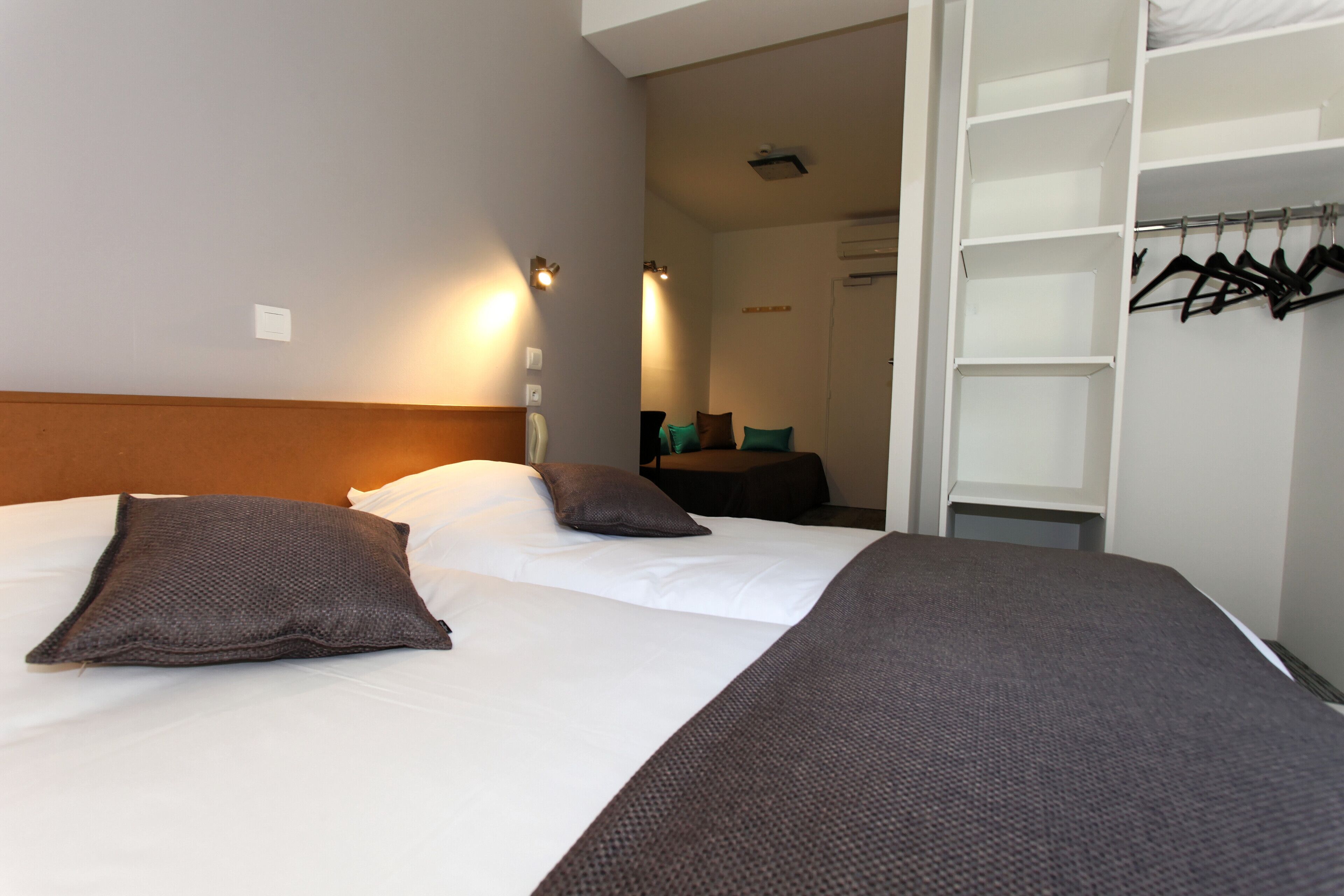 superior triple room | 1 bedroom, hypo-allergenic bedding, desk, soundproofing