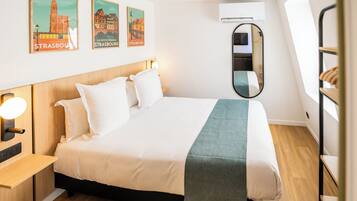 City Apartment, 1 Bedroom, Non Smoking, Air conditioning | Hypo-allergenic bedding, desk, soundproofing, iron/ironing board