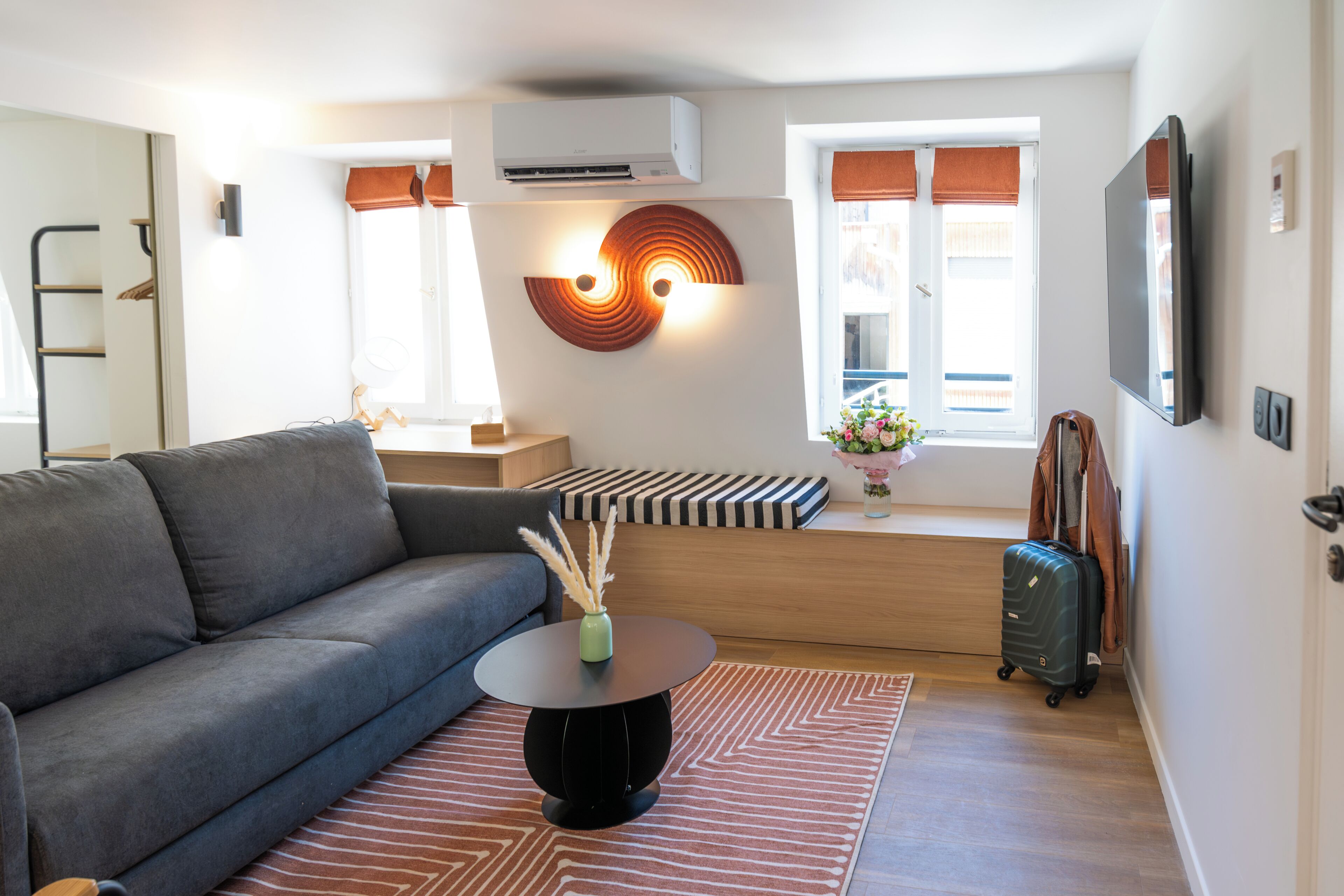 city apartment, 1 bedroom, non smoking, air conditioning | living area | 24-inch flat-screen tv with digital channels, tv