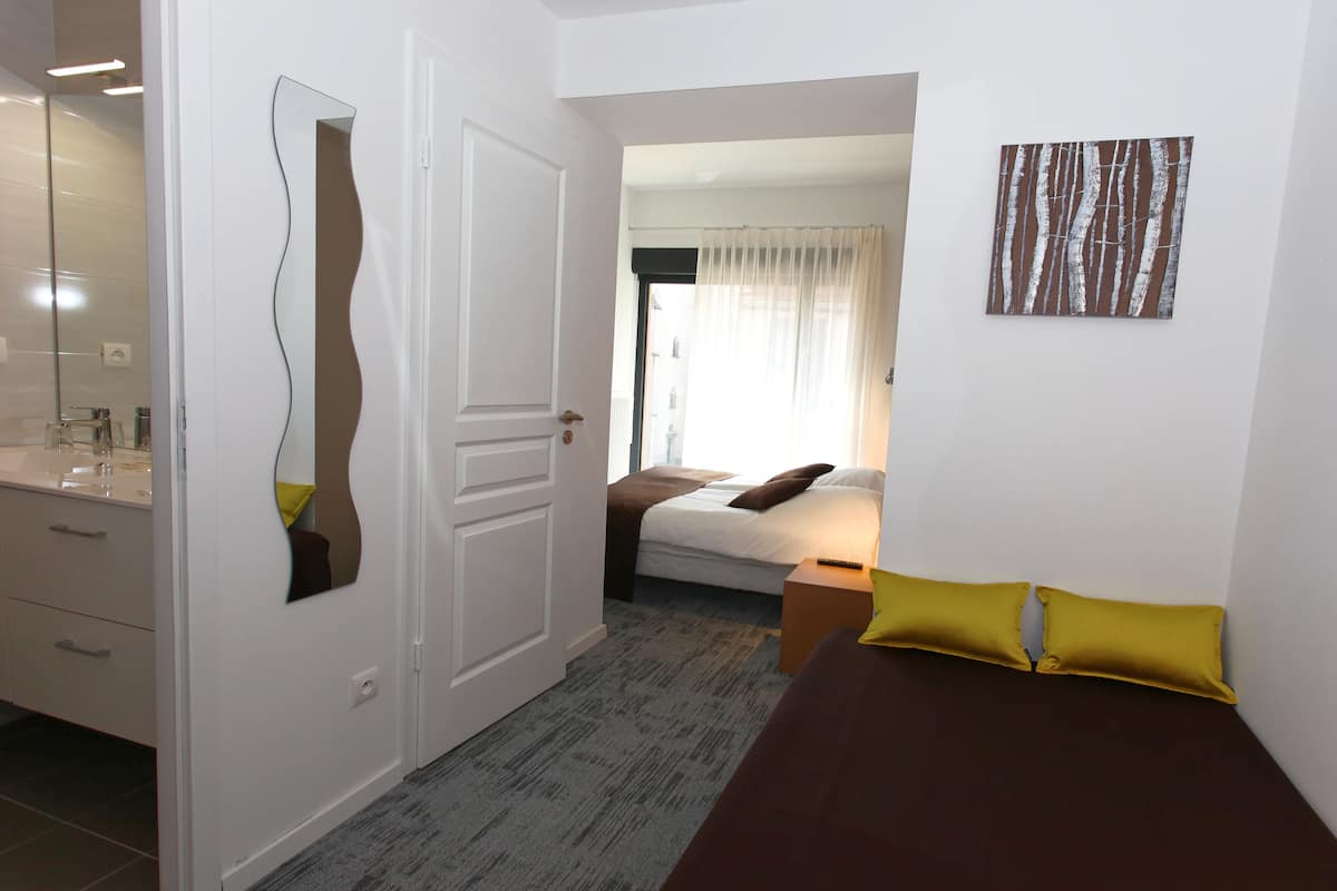 Superior Triple Room | Hypo-allergenic bedding available, desk, soundproofing