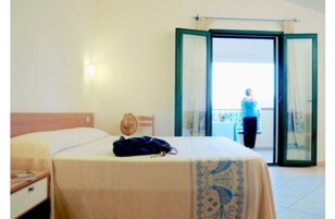 Minibar, caja de seguridad en la habitación, escritorio y wifi gratis 