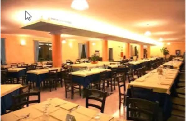 Lunch and dinner served, Mediterranean cuisine