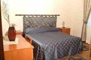 Desk, iron/ironing board, rollaway beds, WiFi