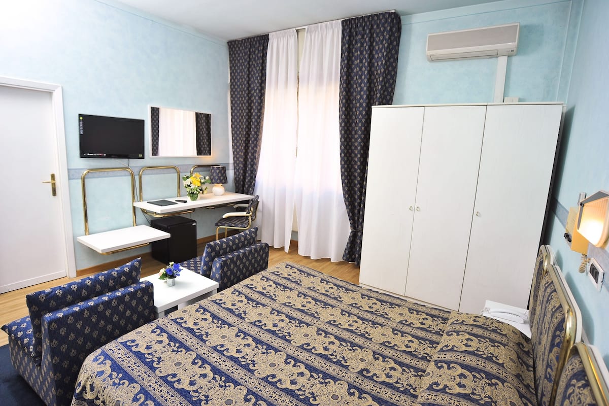 Triple Room | Minibar, in-room safe, free WiFi