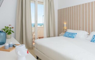 防过敏的被褥、记忆海绵床垫、客房内保险箱、办公桌