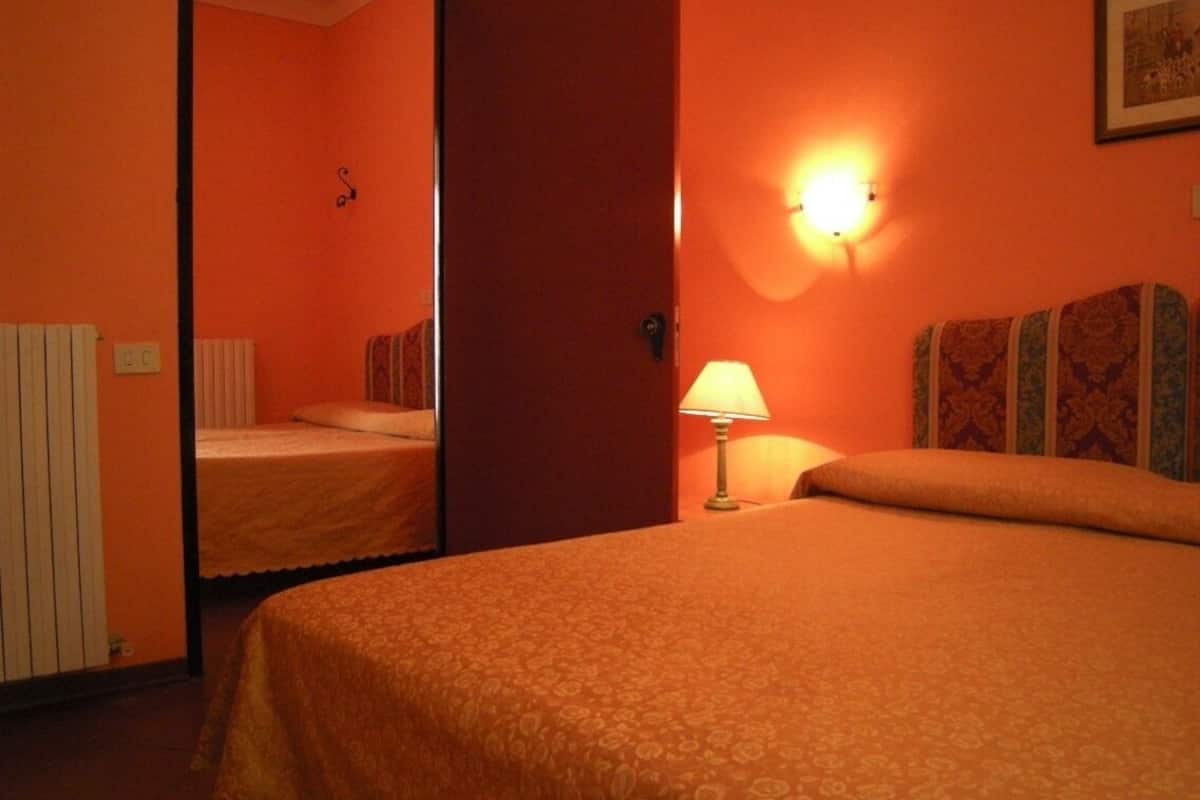 double room | desk, rollaway beds, free wifi, bed sheets