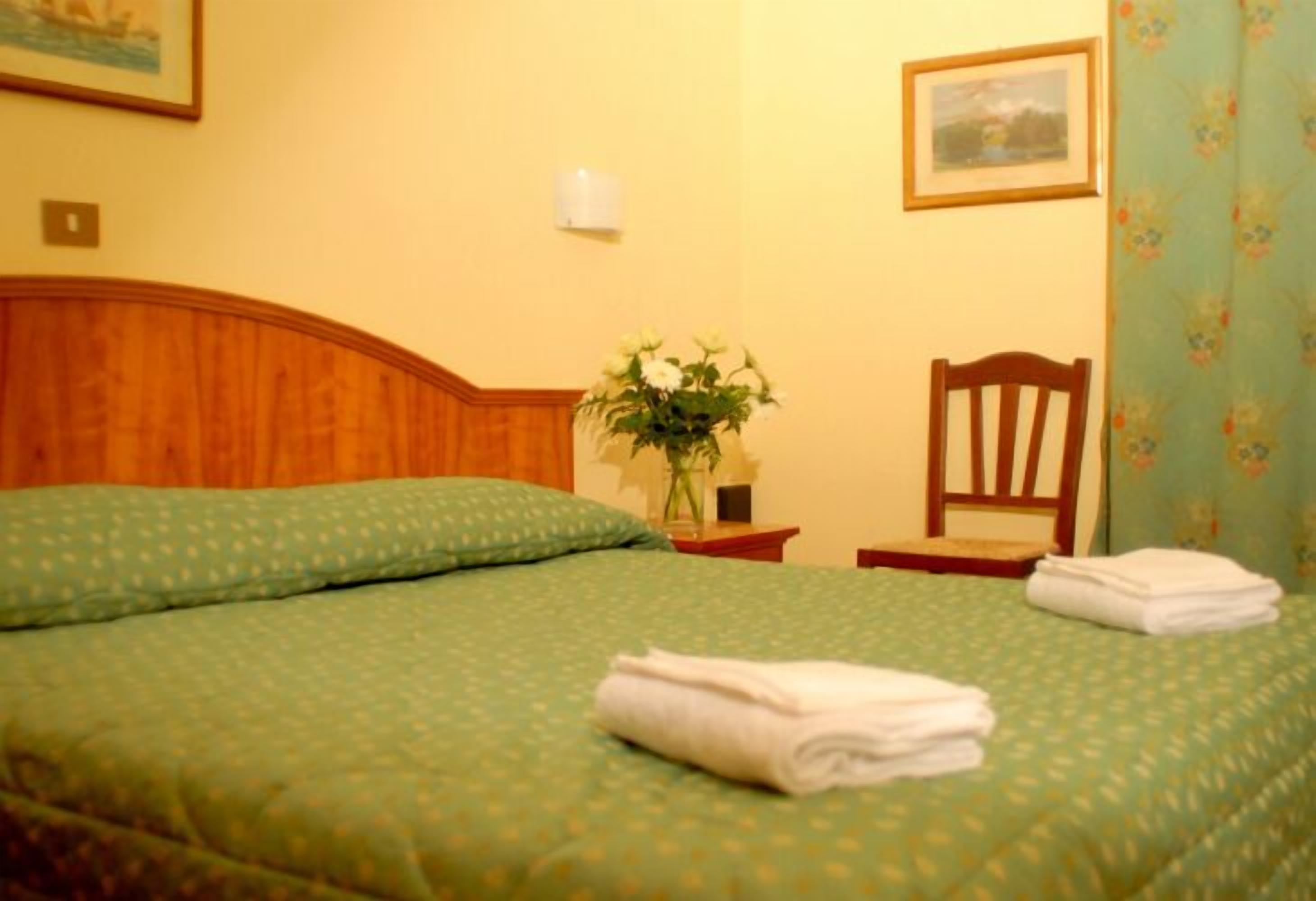 double room | desk, rollaway beds, free wifi, bed sheets