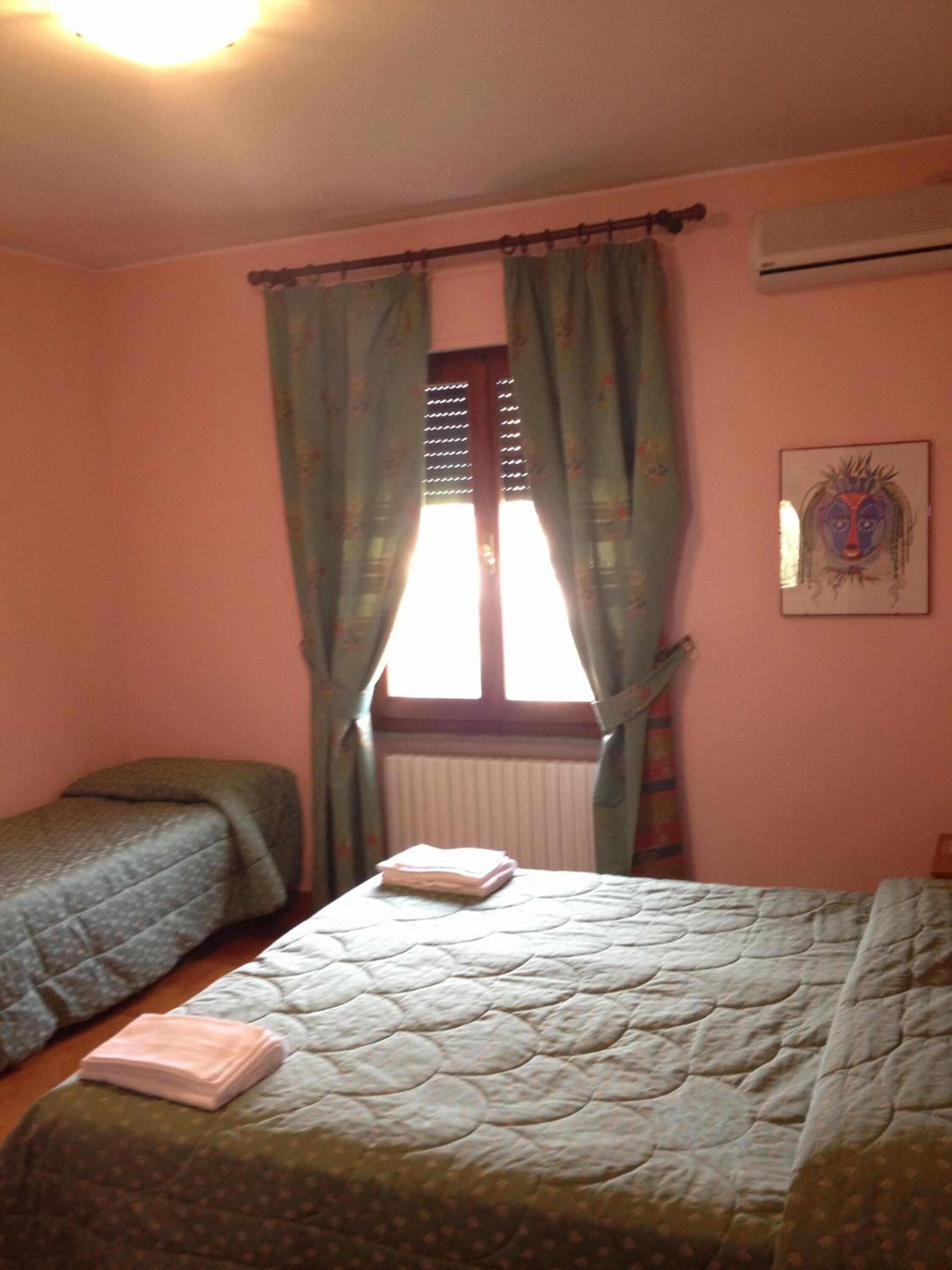 desk, rollaway beds, free wifi, bed sheets