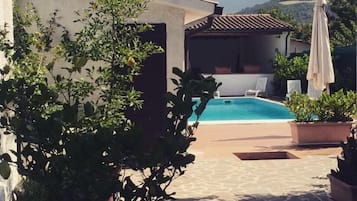Piscine extérieure (ouverte en saison)