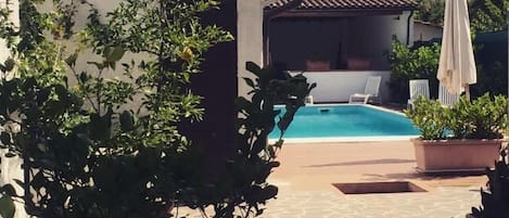 Alberca al aire libre por temporada