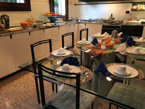 Free daily buffet breakfast