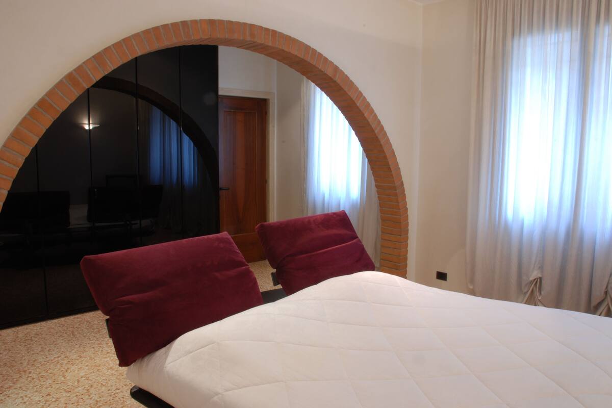Chambre Double Confort, 1 trÚs grand lit | Draps en coton égyptien, literie de qualité supérieure