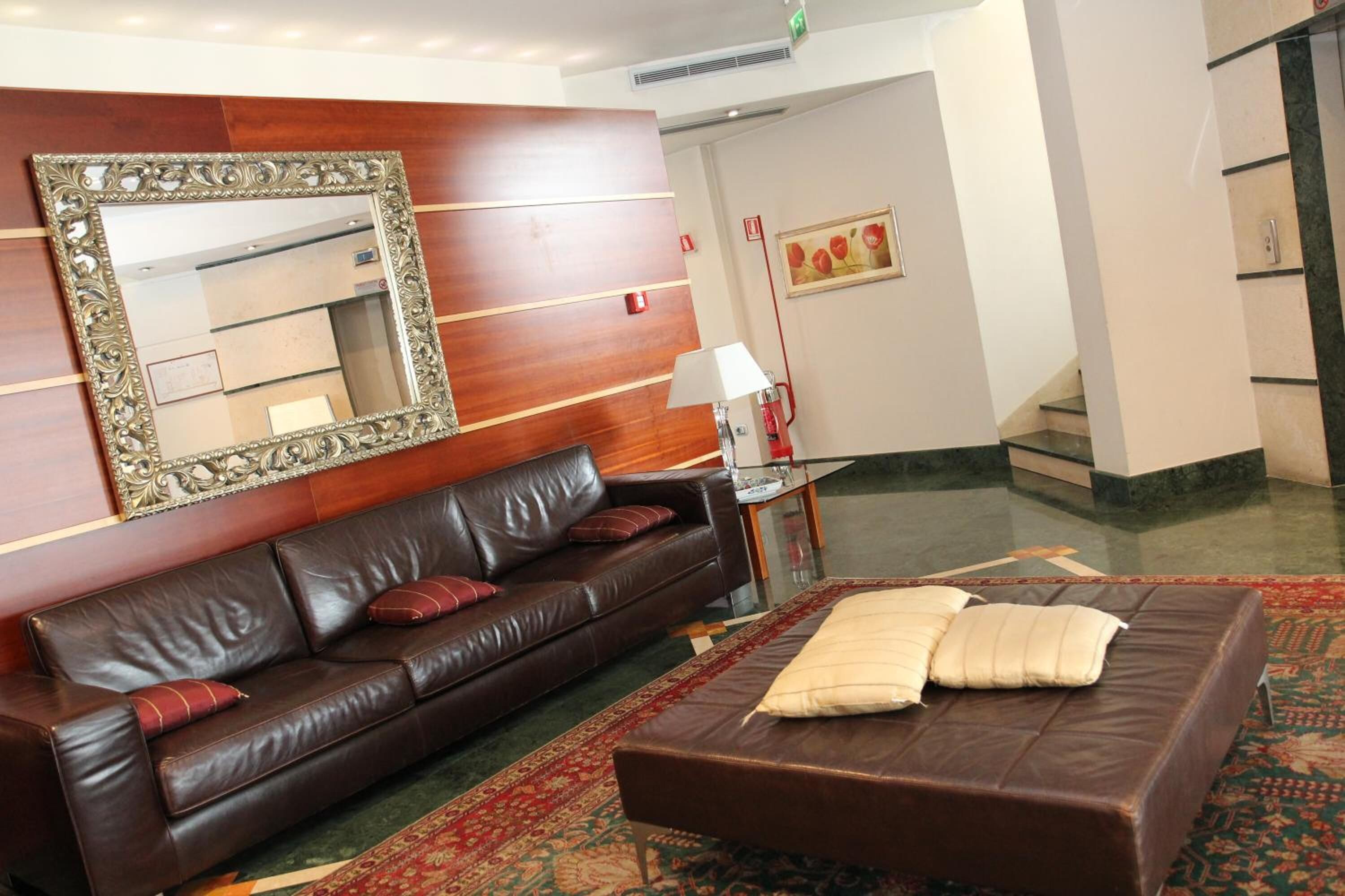 32-inch flat-screen tv with digital channels, tv