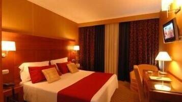 Habitació doble per a ús individual superior, vistes al jardí | Minibar, caixa forta a l'habitació i escriptori