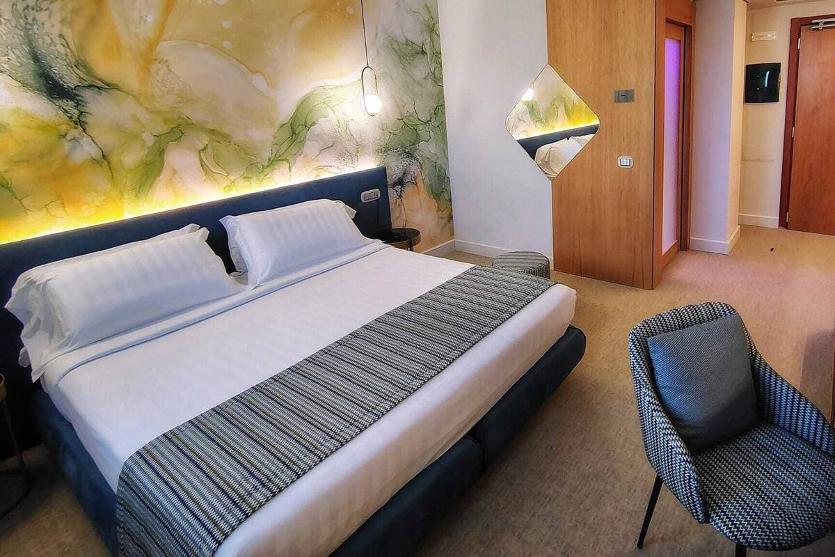 Minibar, két bảo mật tại phòng, bàn, phòng cách âm 