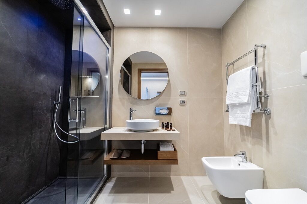 superior double or twin room | bathroom | jetted bath, free toiletries, hair dryer, bidet