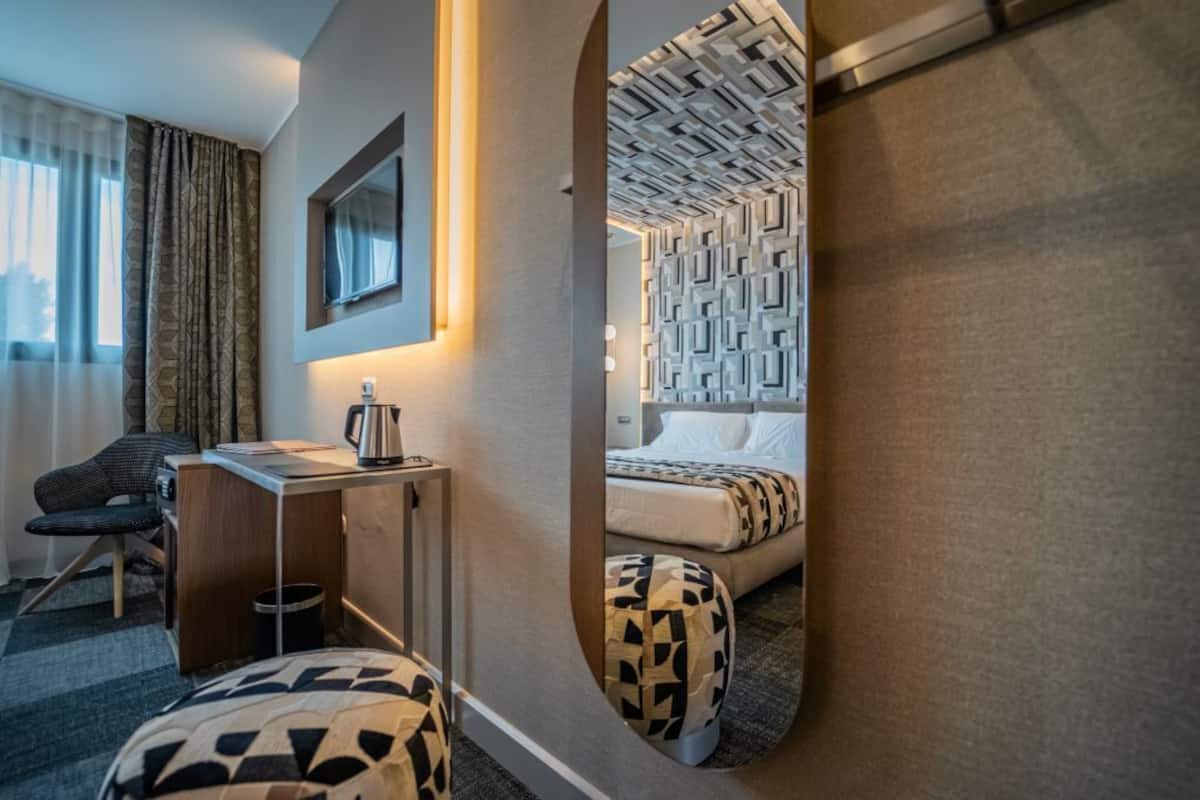 Tripla Superior | Minibar, una cassaforte in camera, una scrivania, insonorizzazione