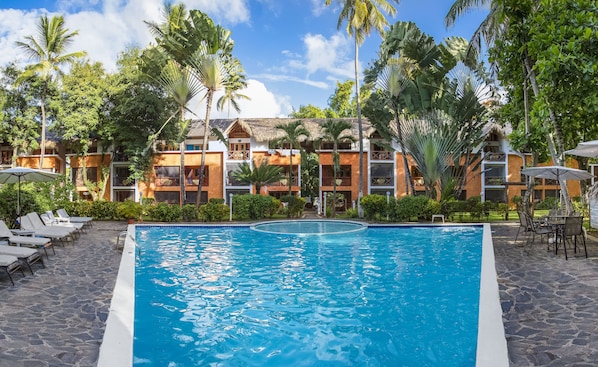 Außenpool, Liegestühle