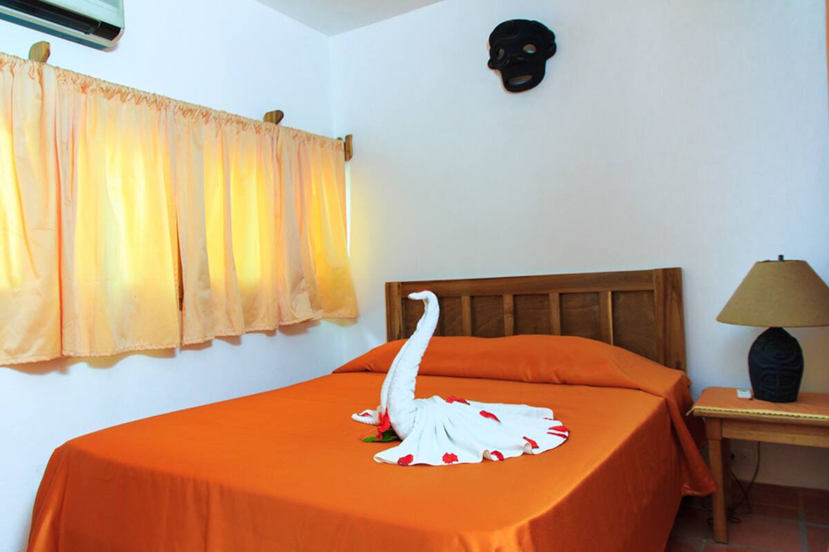 舒適開放式客房, 1 張加大雙人床 (With Air Conditioning) | 高級寢具、Select Comfort 床墊、房內夾萬、遮光窗簾/窗簾