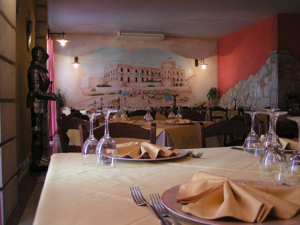 breakfast, lunch, dinner served; local cuisine, al fresco dining