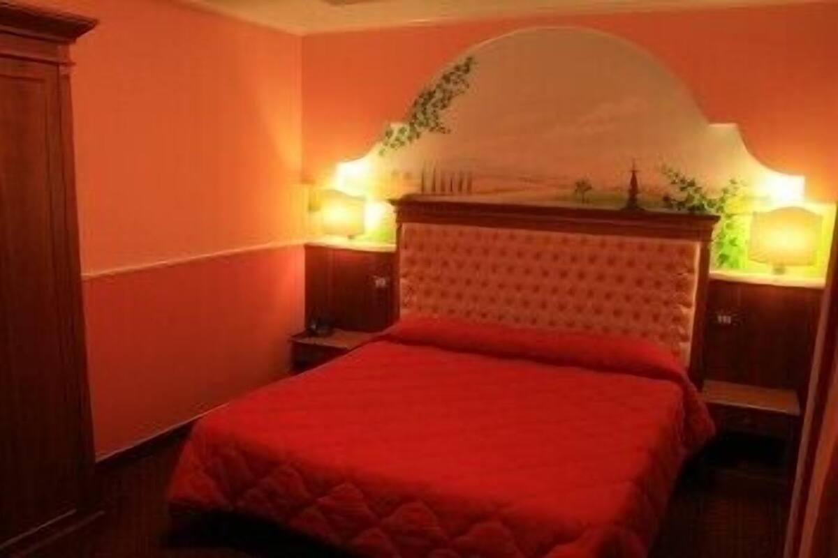 double room | minibar, desk, free wifi, bed sheets