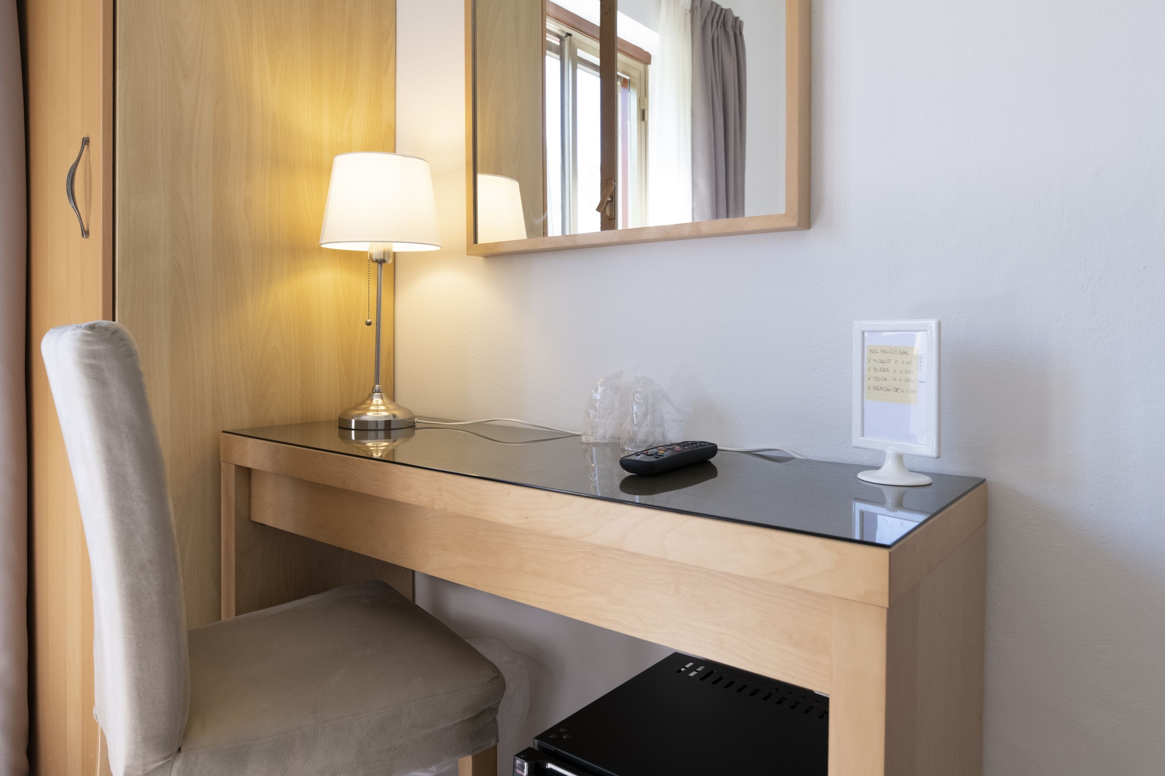 standard quadruple room | minibar, in-room safe, desk, free wifi