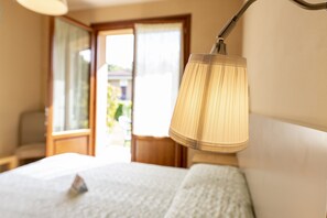 Minibar, coffres-forts dans les chambres, bureau, Wi-Fi gratuit