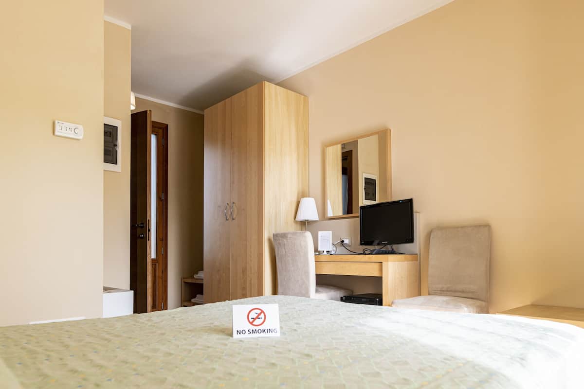 superior double room | minibar, in-room safe, desk, free wifi