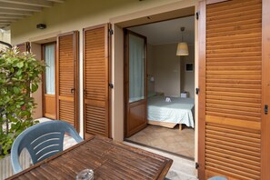 Minibar, coffres-forts dans les chambres, bureau, Wi-Fi gratuit