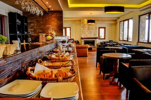 Desayuno buffet diario (EUR 5.00 por persona)
