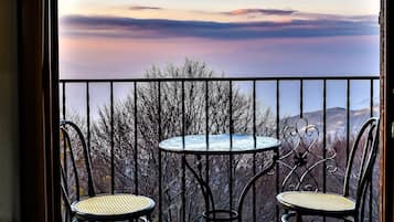 Classic Double Room, Sea & Mountain View | Blick vom Balkon