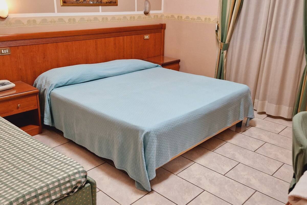 1 bedroom, in-room safe, desk, iron/ironing board