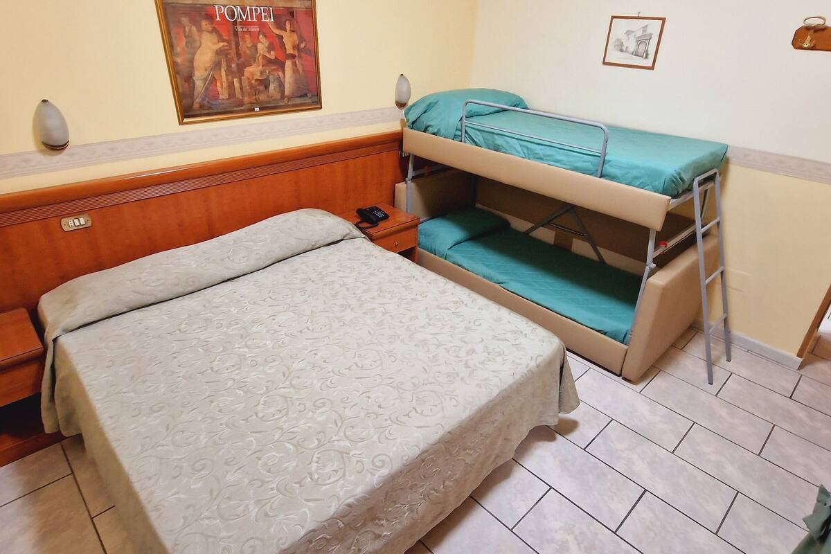 1 bedroom, in-room safe, desk, iron/ironing board