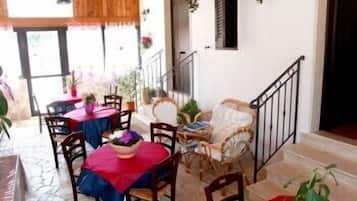 Sudah termasuk sarapan lengkap