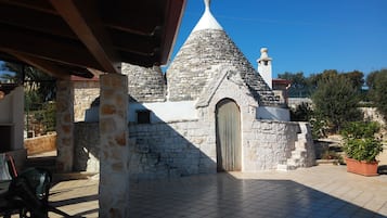Quadruple Room (Trullo) | Terrace/patio