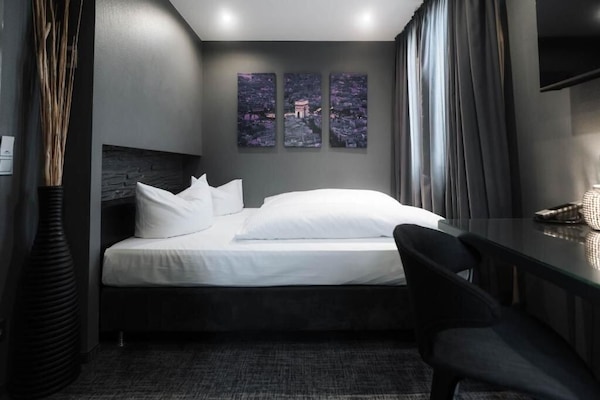 Economy Double Room (Tiny Kölsch) | 1 bedroom, hypo-allergenic bedding, in-room safe, individually decorated