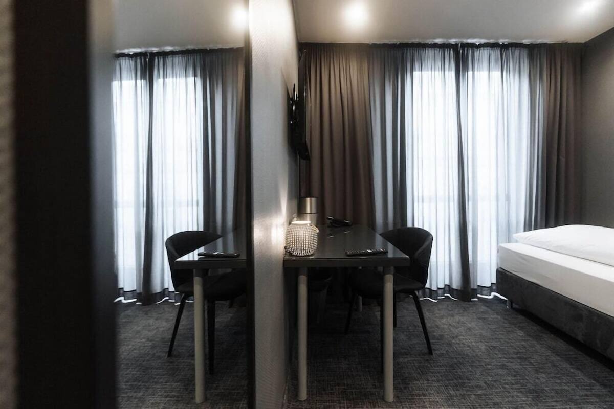 Hypo-allergenic bedding available, in-room safe, desk, blackout drapes