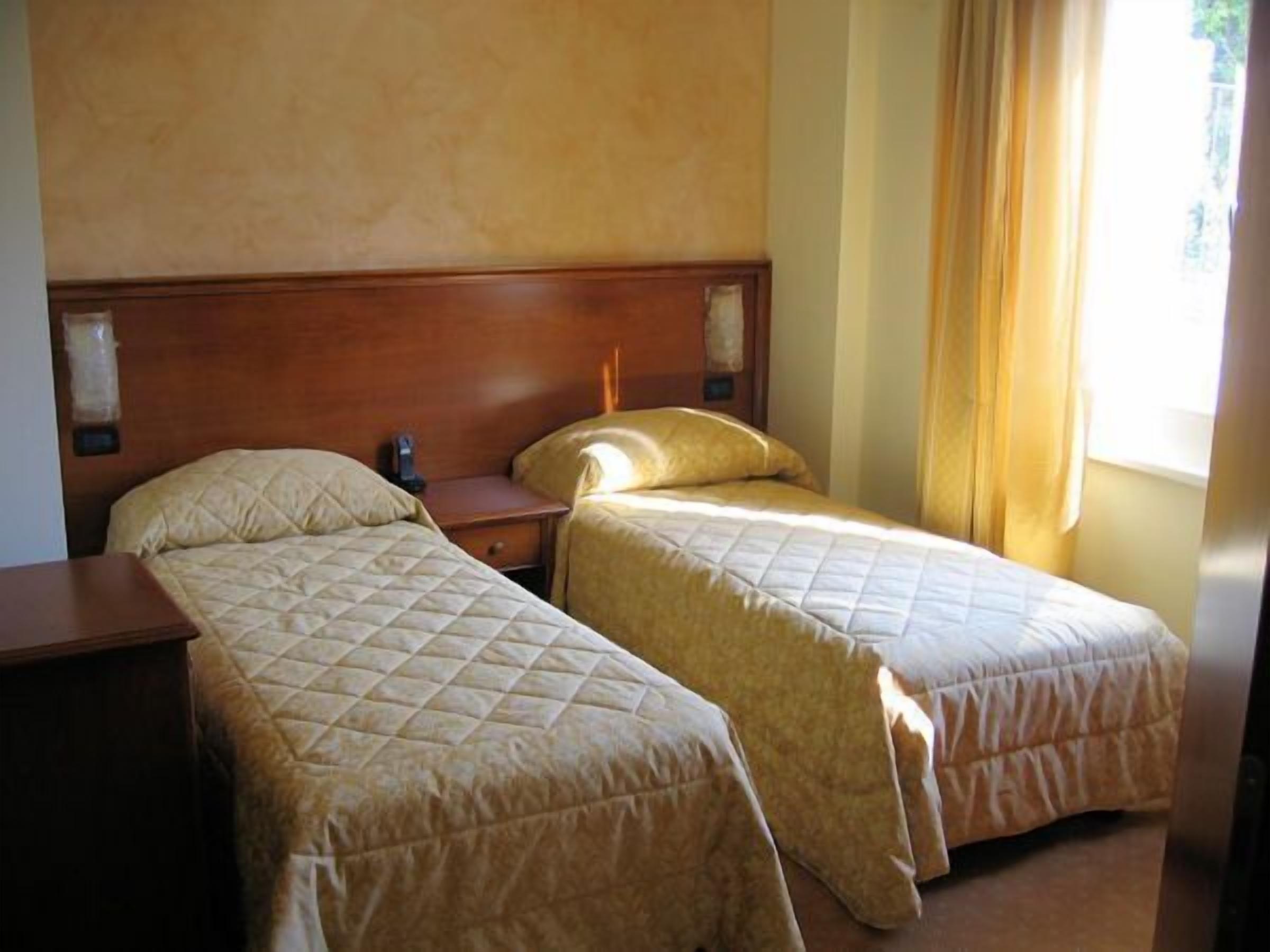 minibar, in-room safe, cots/infant beds, free wifi