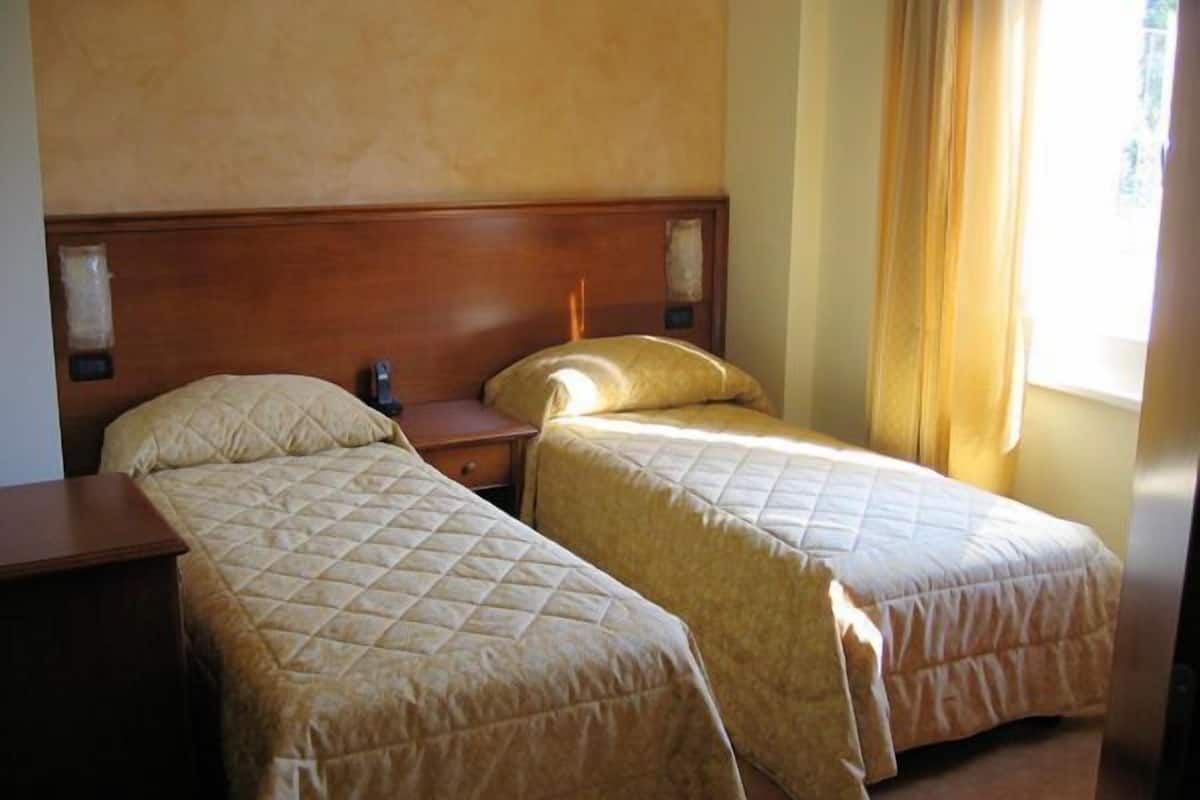 minibar, in-room safe, cots/infant beds, free wifi